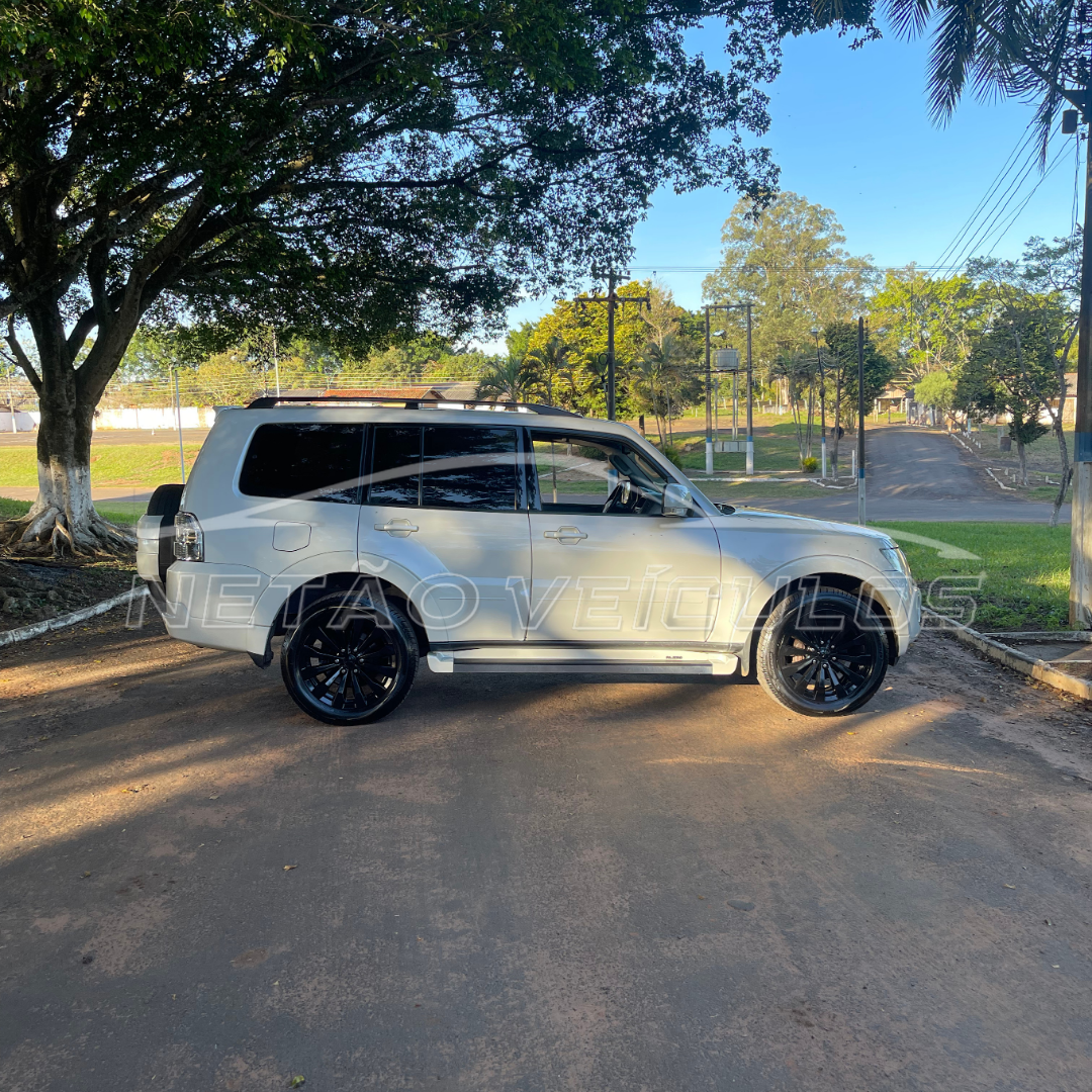MITSUBISHI PAJERO HPE FULL 2013