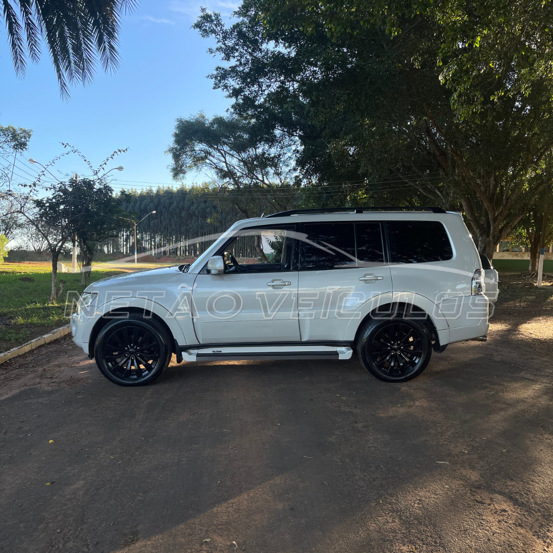 MITSUBISHI PAJERO HPE FULL 2013