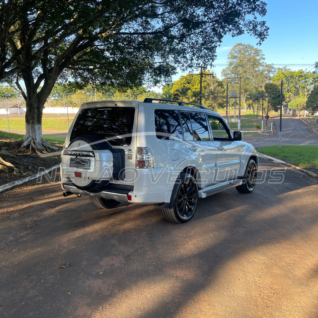 MITSUBISHI PAJERO HPE FULL 2013